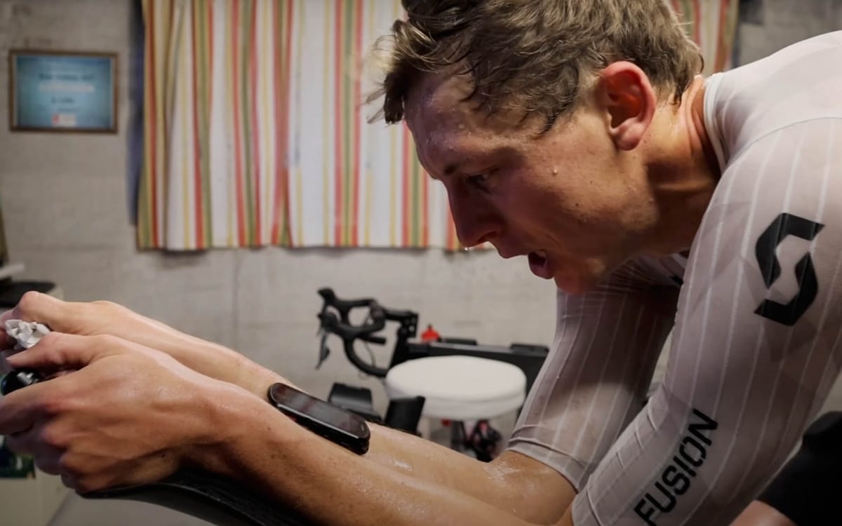 Magnus Ditlev à 509 watts mostra sua "pain cave" em treino para o T100 Miami