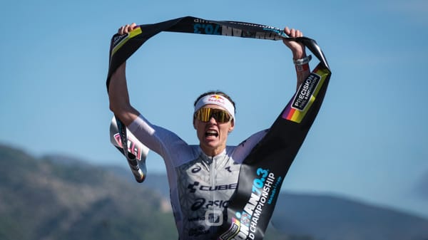 Lucy Charles vence Mundial de IM70.3